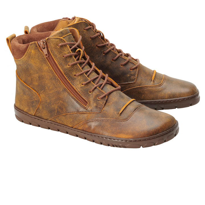 Wir präsentieren den PARQER Cognac von ZAQQ: ein Paar braune High-Top-Schnürboots aus Leder mit Reißverschlüssen und Schnürsenkeln, gefertigt für einen abgenutzten Vintage-Look mit Gummisohlen aus hochwertigem Nappaleder.